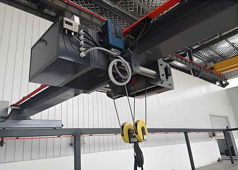Straight run beam underslung hoist direction