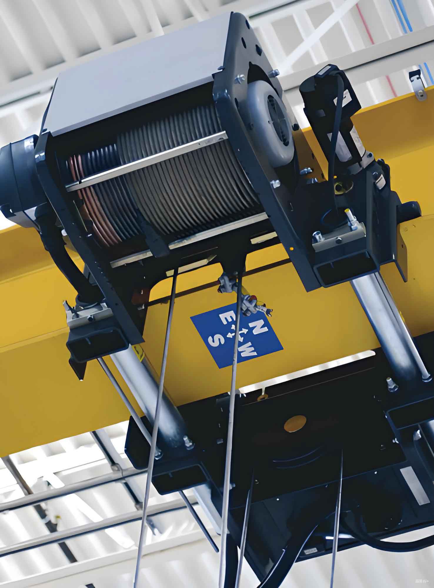 European low-headroom hoist for retrofit crane layouts