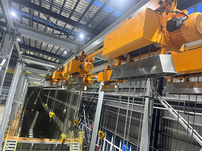 Galvanizing electric wire rope hoist application image