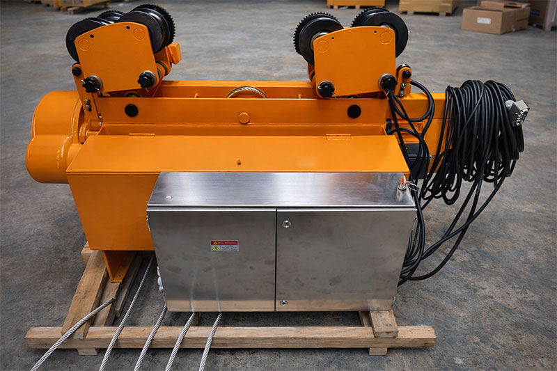 Galvanizing electric wire rope hoist workshop scene