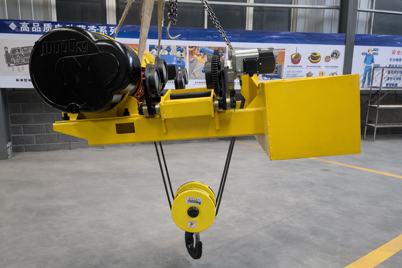 Low headroom electric wire rope hoist application scene